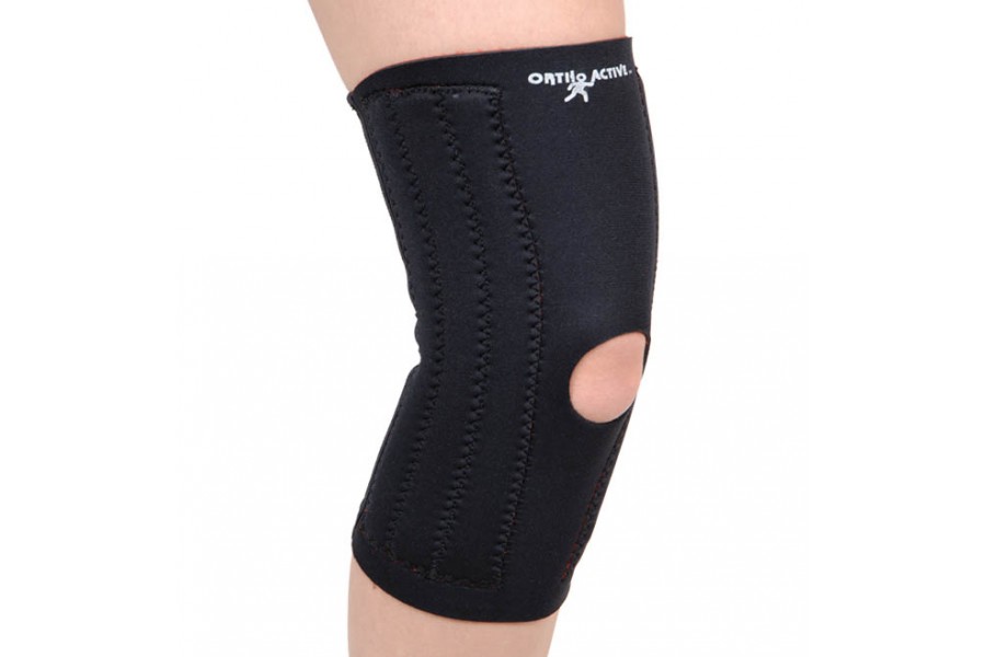 This knee sleeve has a patella hole and three spring stays at medial/lateral aspects.Provides compre..
